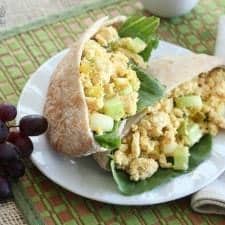 Vegan Egg Salad Sandwich - eating animal free but missing out on the deliciousness of egg salad sandwiches? This healthy alternative is sure to satisfy! | www.happyfoodhealthylife.com