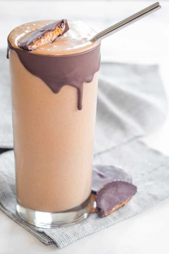 HEALTHY CHOCOLATE PEANUT BUTTER SMOOTHIE | Just like a peanut butter cup without all the junk!