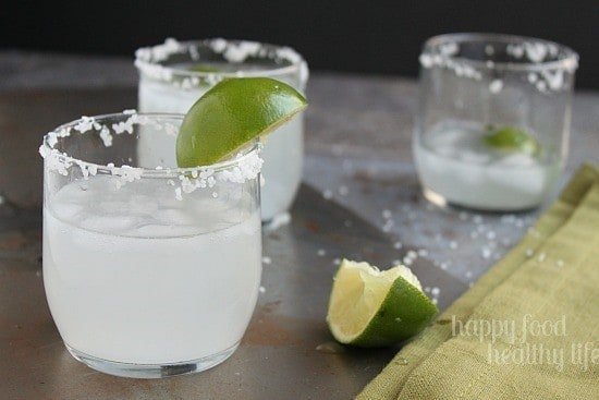 3 Ingredient Skinny Margaritas - The easiest margarita you'll ever taste - under 70 calories!! www.happyfoodhealthylife.com #skinny #margarita #alcohol 