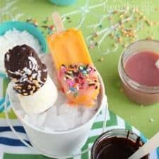 Magic Shell Recipe: Two Ways - I just love how easy it was to dress up these fruit bars with 2 different Magic Shell Recipes! www.happyfoodhealthylife.com