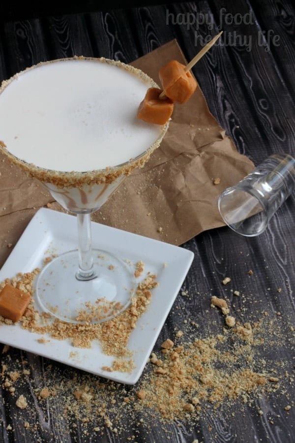 Caramel Cheesecake Martini - Drinking dessert is sometimes way better than eating it, especially when it tastes a good as this one does! www.happyfoodheathylife.com