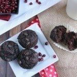 Chocolate Pomegranate Muffins - a super healthy snack packed with a ton of ingredients, including a secret one that even your pickiest eater won't notice. www.happyfoodhealthylife.ciom