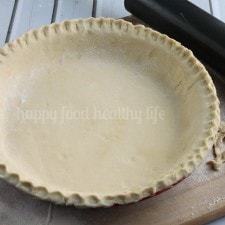 How to Make Perfect Pie Crust in a Blender. No need to ever be intimidated by pie crust ever again with this simple recipe! - www.happyfoodhealthylife.com