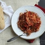Vegetarian Chunky Marinara Sauce - Looking for a healthy meatless sauce that is full of fresh veggies and packed full of flavor? This is the one! | www.happyfoodhealthylife.com