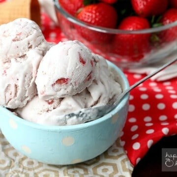 Homemade Vegan Strawberry Ice Cream | A guilt-free summer dessert full of fresh strawberries | www.happyfoodhealthylife.com