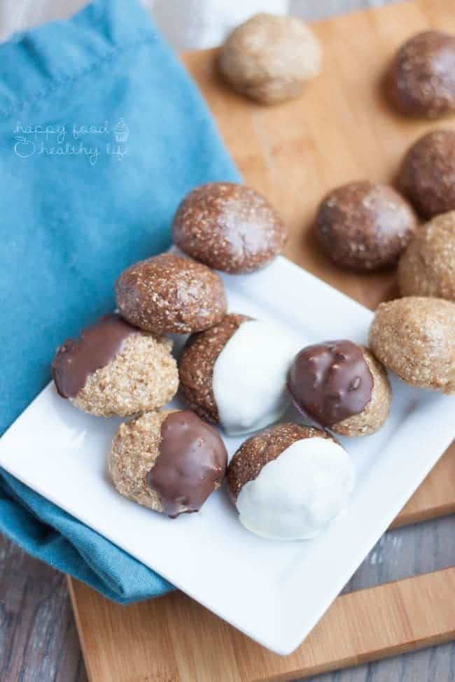Healthy Chocolate or Vanilla No-Bake Cookie Dough Bites | Whether you like vanilla or chocolate, you are going to love everything about these healthy protein balls. And they're 100% no-bake! | Happy Food Healthy Life.com