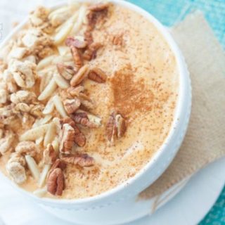 Pumpkin Cinnamon Crunch Smoothie Bowl - this easy and healthy breakfast smoothie is full of nutrients to get you through the entire morning
