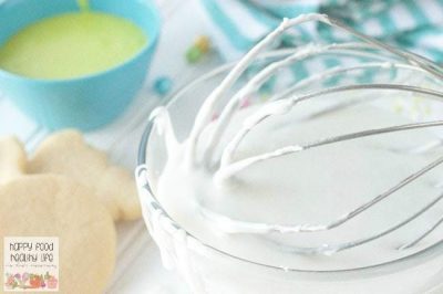 Egg-Free Vegan Royal Icing - the perfect icing to decorate your cooking without having to use eggs or even meringue powder!