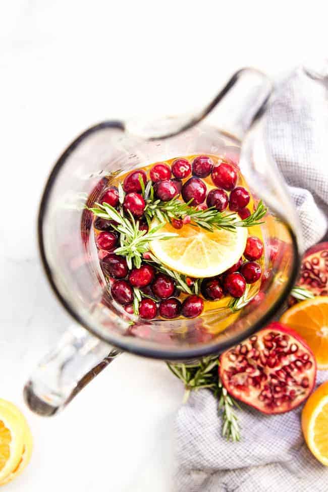 CHRISTMAS SANGRIA RECIPE THAT COMES TOGETHER IN MINUTES! | COCKTAILS | ALCOHOL | HOLIDAY
