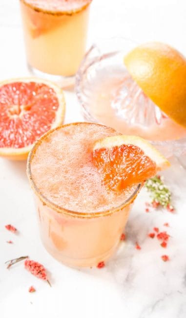 PINK GRAPEFRUIT VODKA COCKTAIL - the most refreshing vodka cocktails that totally look fancy but take no effort at all