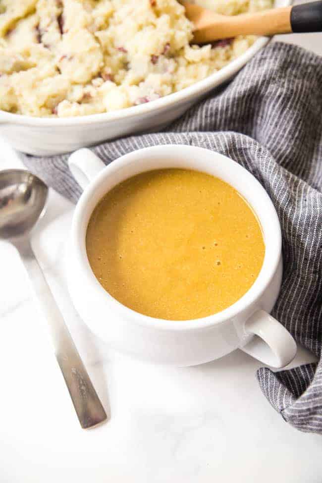 VEGAN GRAVY - the best vegetarian gravy recipe that comes together in 5 minutes