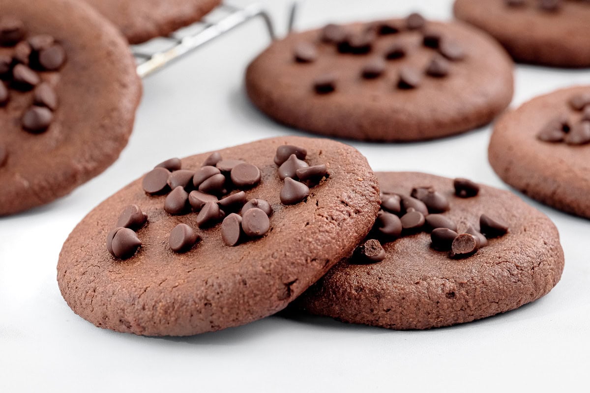 vegan double chocolate chip cookies