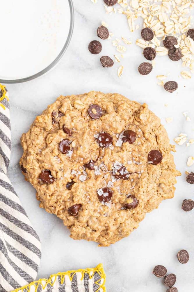 vegan oatmeal chocolate chip cookie