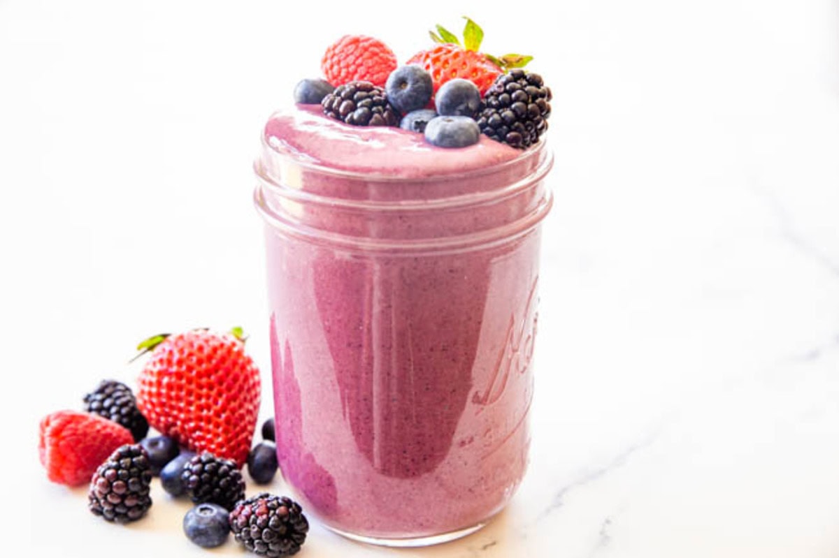 mixed berry smoothie with almond milk