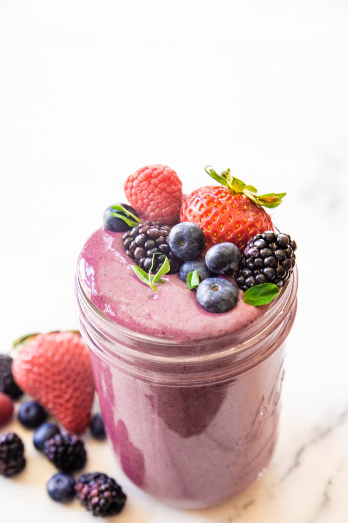 vegan mixed berry smoothie