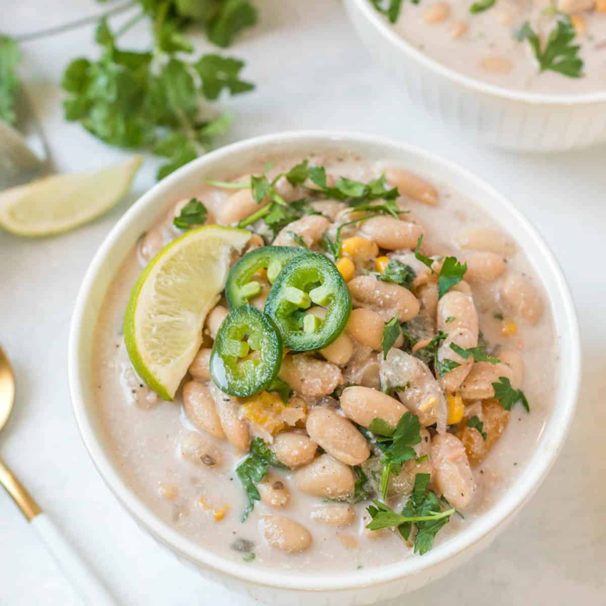 https://happyfoodhealthylife.com/wp-content/uploads/2022/01/White-Bean-Soup-Instant-Pot-square.jpg