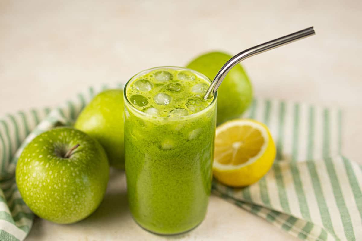 fresh green apple juice