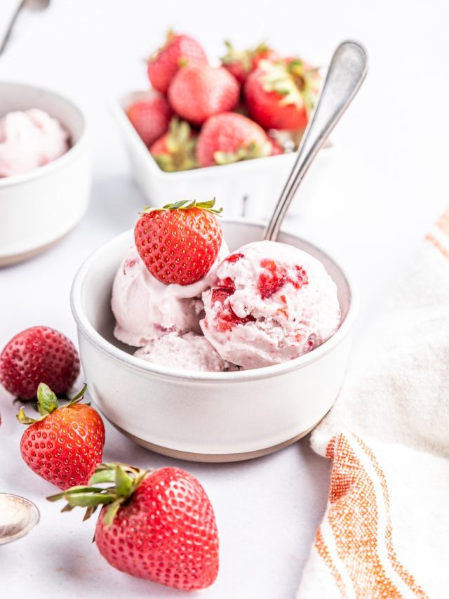 strawberry-ice-cream-vegan-1024x1536