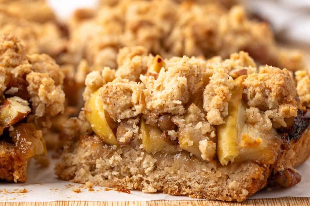 EASY APPLE CRISP BARS. PHOTO CREDIT WELLFEDBAKER.