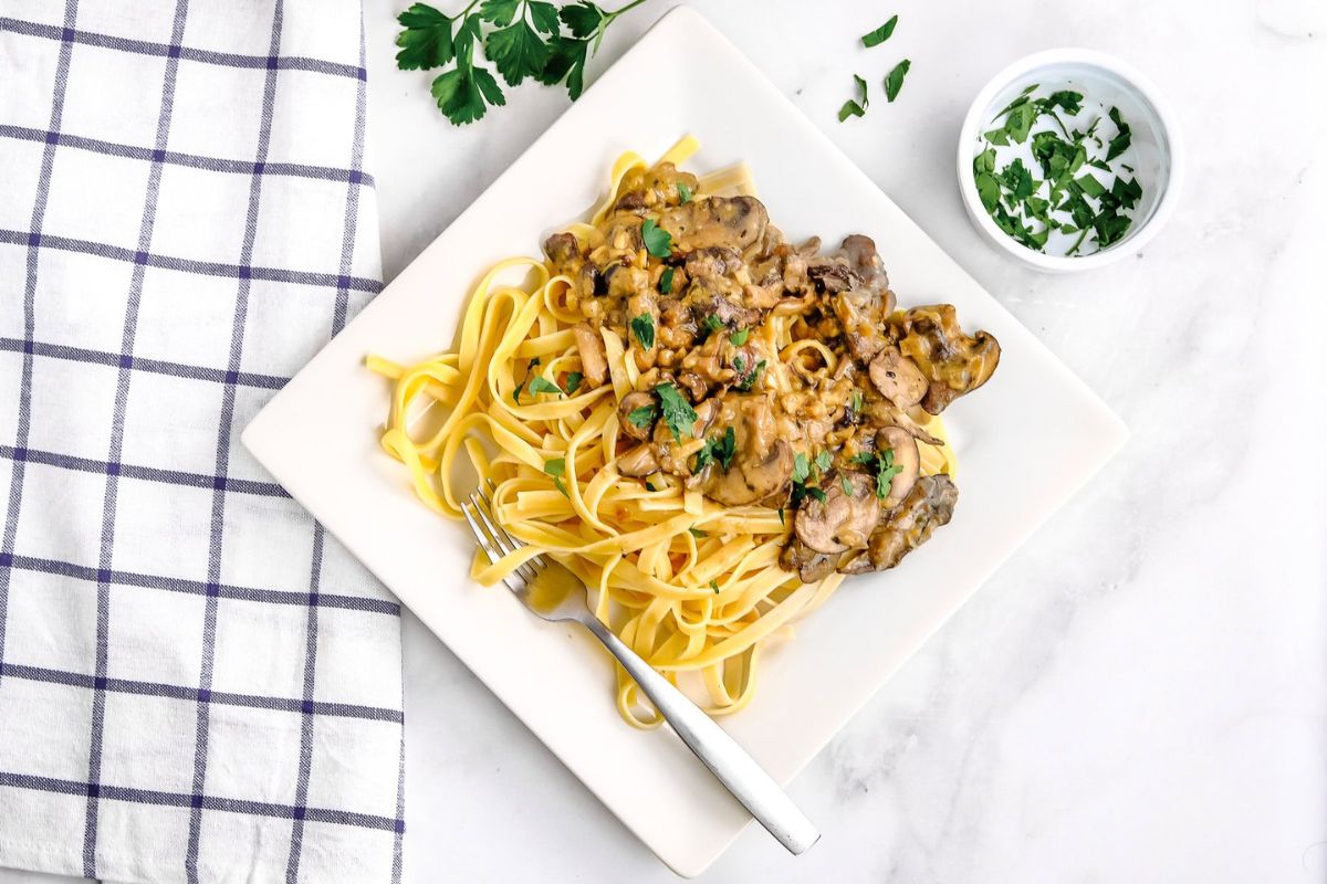 BEST VEGAN MUSHROOM STROGANOFF RECIPE. PHOTO CREDIT: HAPPY FOOD HEALTHY LIFE.