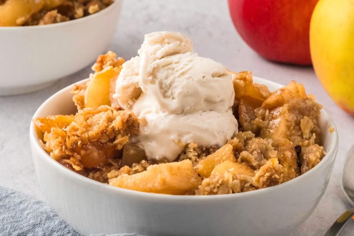 PERFECT VEGAN APPLE CRISP BY STEPH SUNSHINE