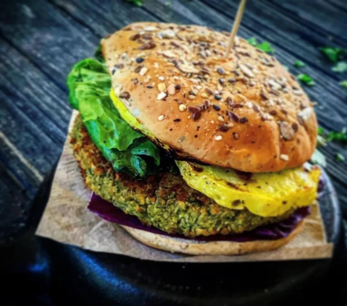 VEGAN FALAFEL BURGER BY LOVELY LENTILS