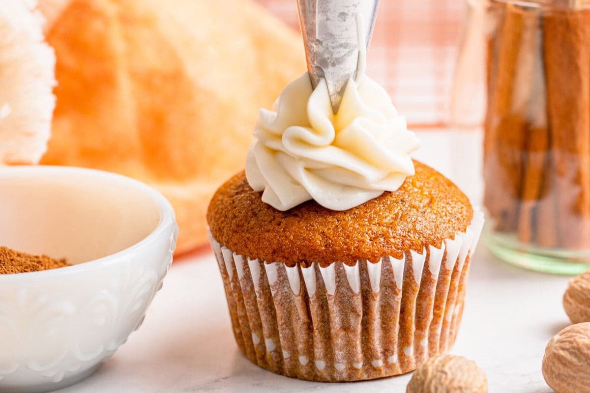 VEGAN PUMPKIN CUPCAKES BY OOH LA LA IT’S VEGAN