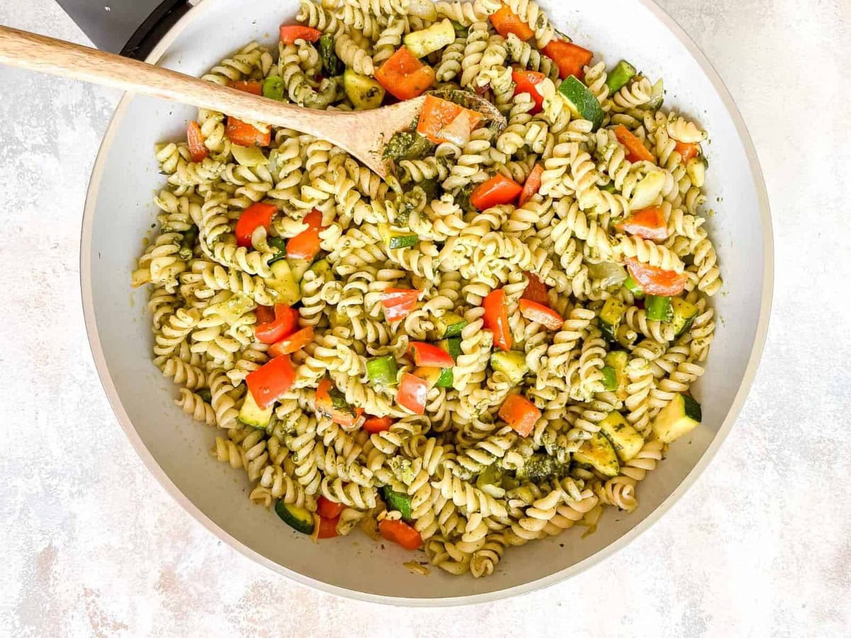 VEGETABLE PESTO PASTA BY THROUGH THE FIBRO FOG