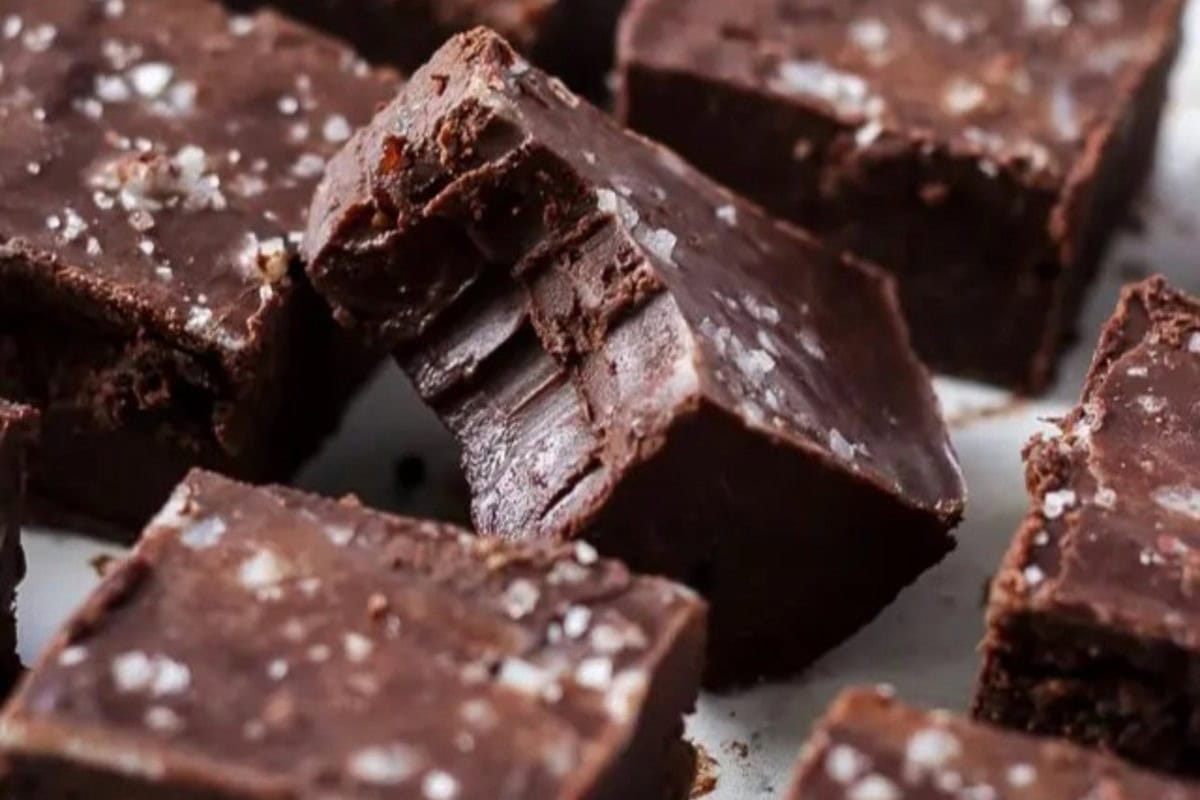 BEST CHOCOLATE FUDGE RECIPE BY HAPPYKITCHEN.ROCKS