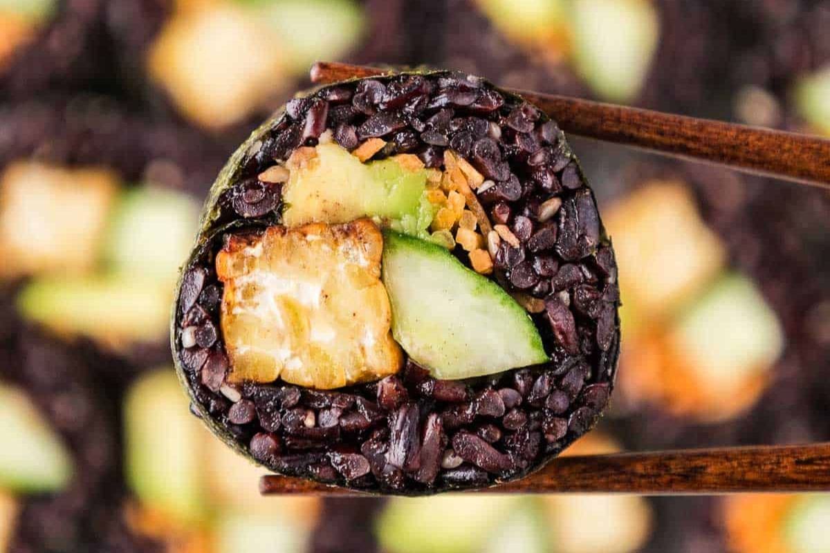 BLACK RICE SUSHI. PHOTO CREDIT: THE FRUITY JEM.