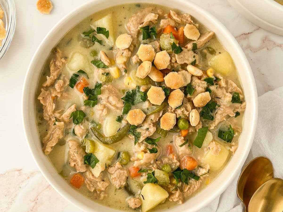 EASY VEGAN CHICKEN POT PIE SOUP BY EASY CHICKPEASY