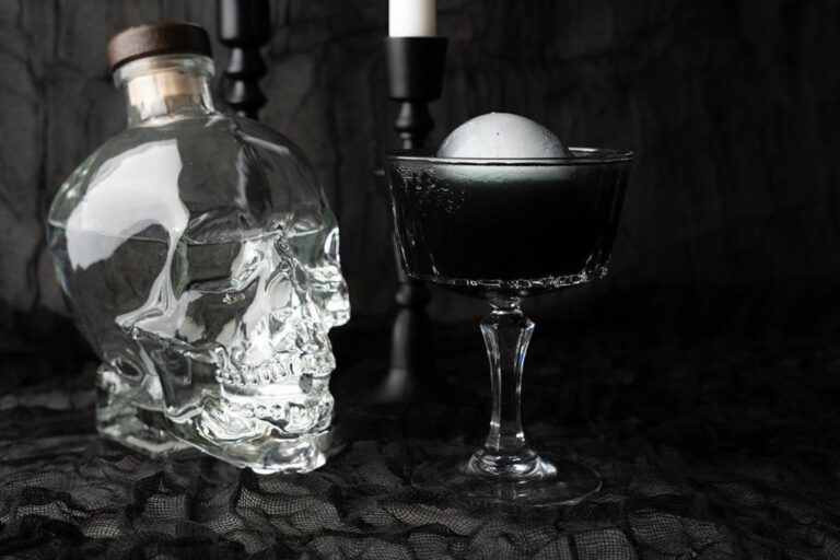 15 Scary Good Vegan Halloween Cocktails That Will Steal The Show