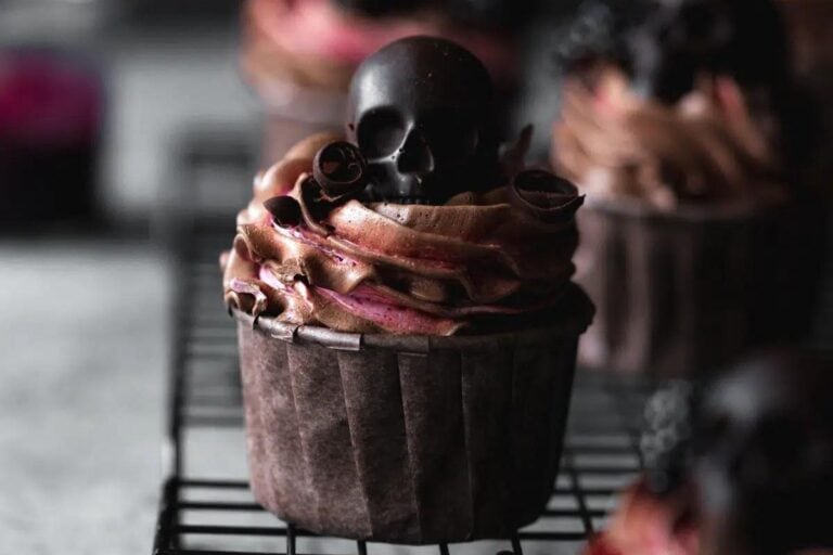 15 Flavorful Vegan Halloween Cupcakes Everyone Will Drool Over