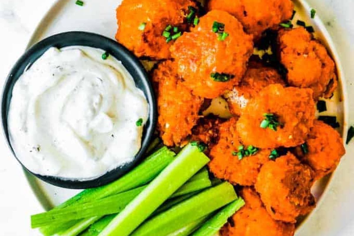 BAKED CAULIFLOWER WINGS RECIPE. PHOTO CREDIT: HAPPY FOOD HEALTHY LIFE.