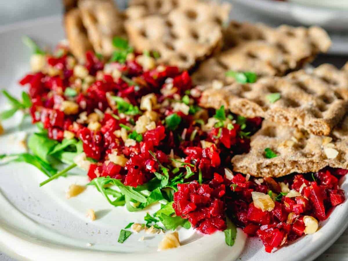 15-MINUTE VEGAN BEETROOT TARTARE BY THE FRUITY JEM