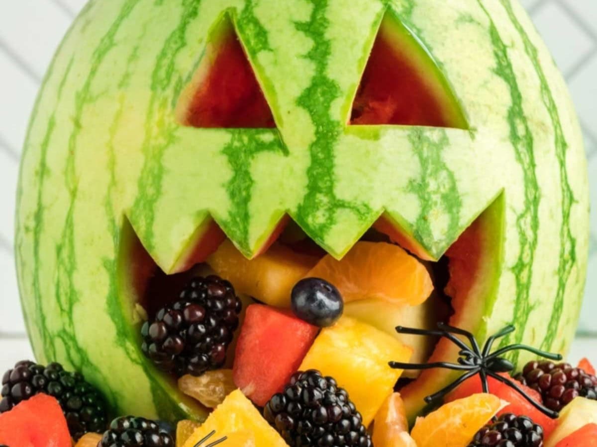 HALLOWEEN FRUIT SALAD BY FOOD DOODLES