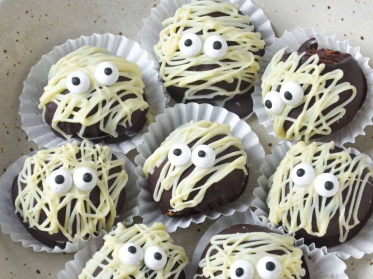 HALLOWEEN TRUFFLES BY VEGGIE WORLD RECIPES