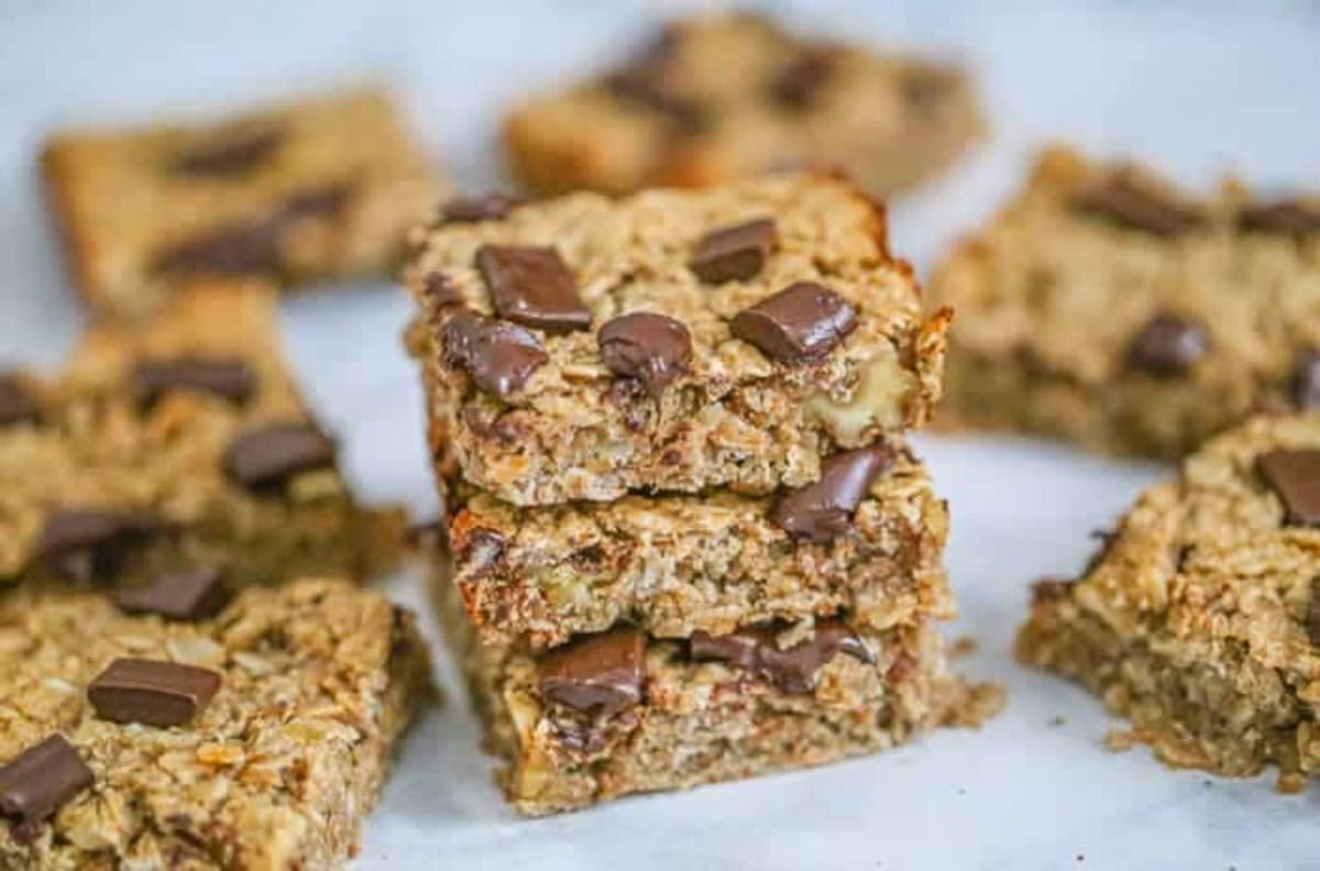 HEALTHY CHUNKY MONKEY OATMEAL BARS BY THE BAKING CHOCOLATESS