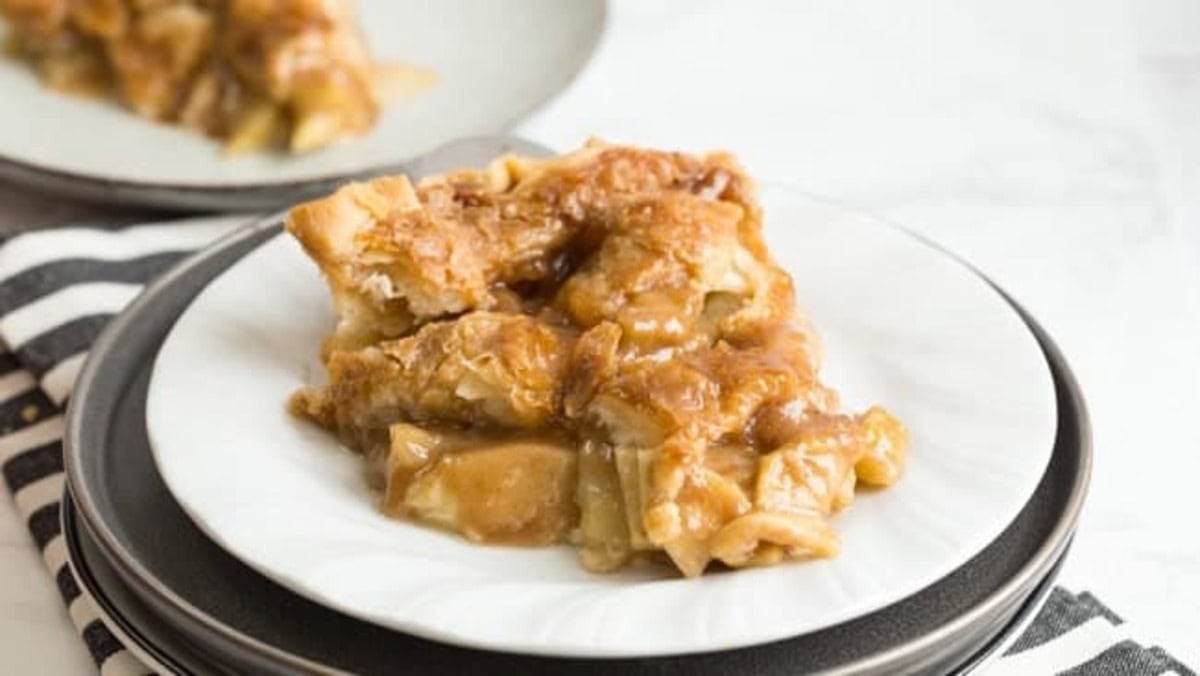 HFHL vegan caramel apple pie