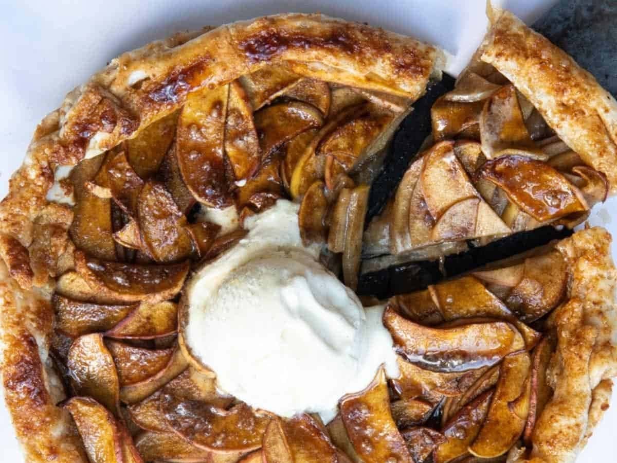 PUFF PASTRY APPLE TART BY HEALTHY LIVING JAMES