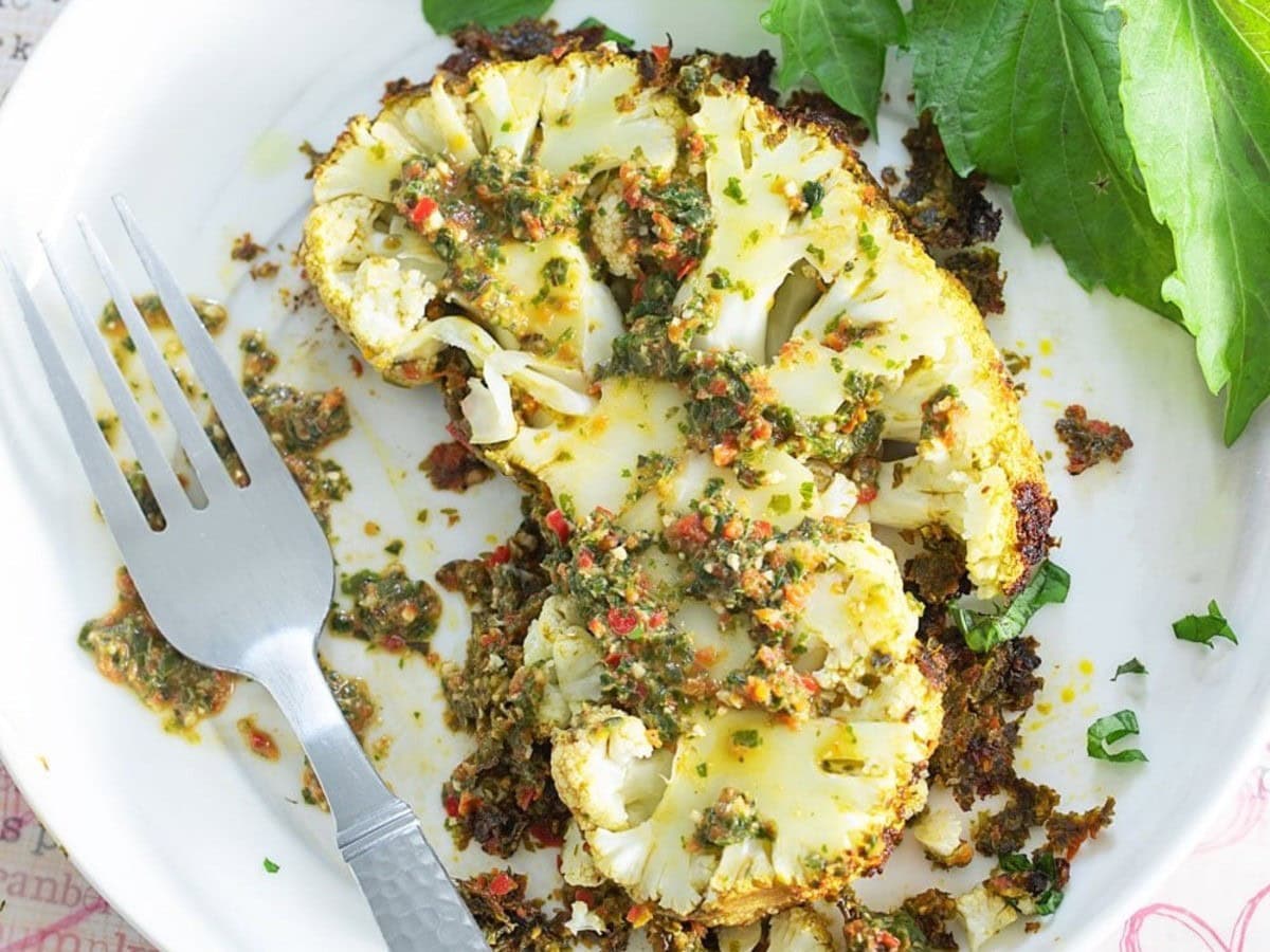 ROASTED WHOLE CAULIFLOWER IN AIR FRYER BY HEALING TOMATO